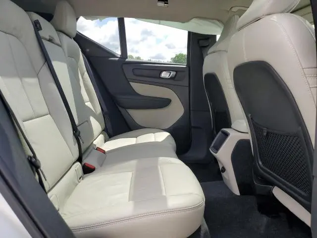 2022 VOLVO XC40 T5 MOMENTUM  