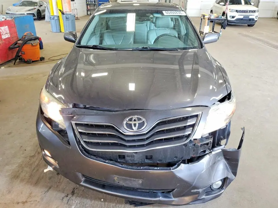 2011 TOYOTA CAMRY XLE  