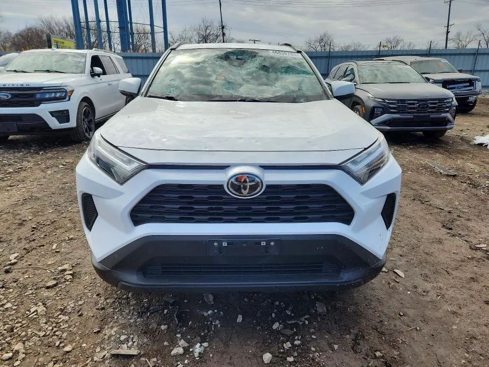 2022 TOYOTA RAV4 XLE  
