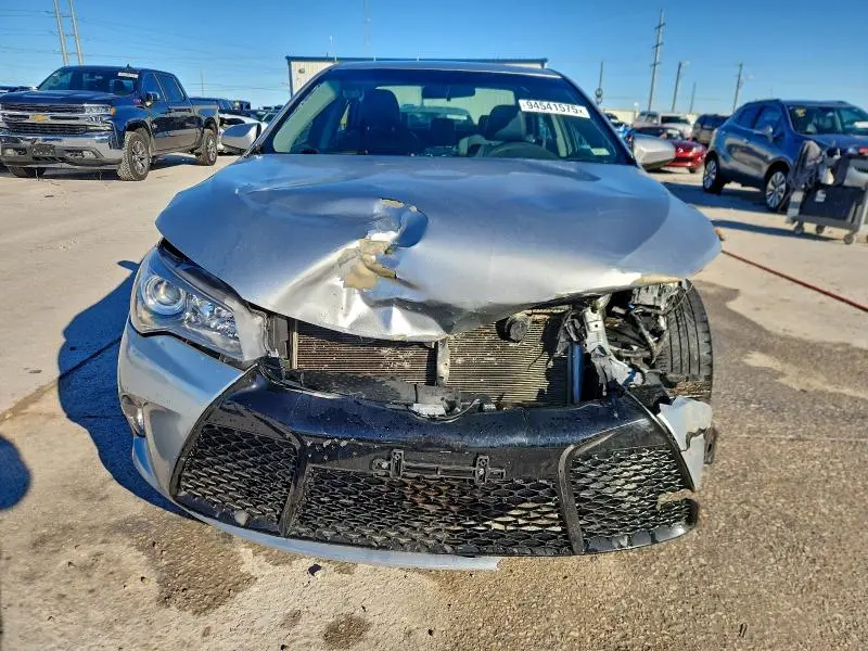 2015 TOYOTA CAMRY SE  