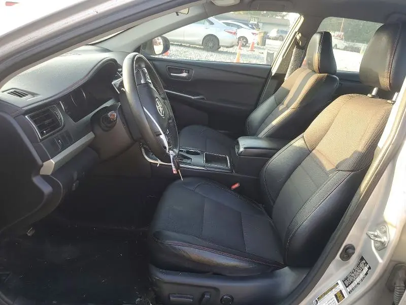 2016 TOYOTA CAMRY SE  