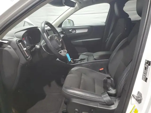 2020 VOLVO XC40 T5 MOMENTUM  