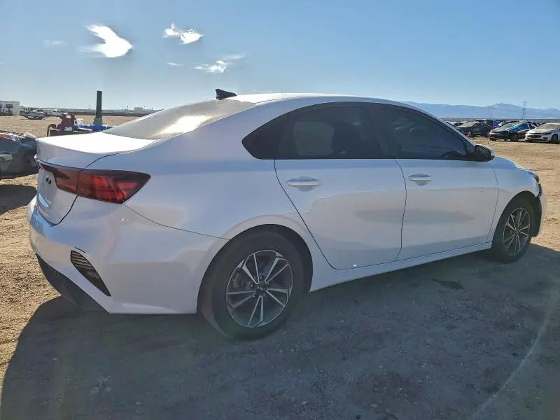 2023 KIA FORTE LX  