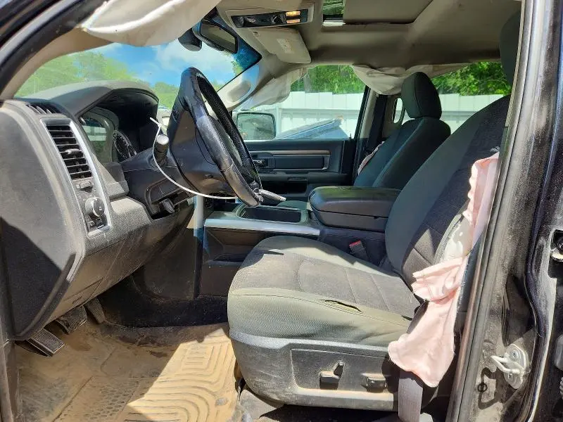 2016 RAM 1500 SLT  