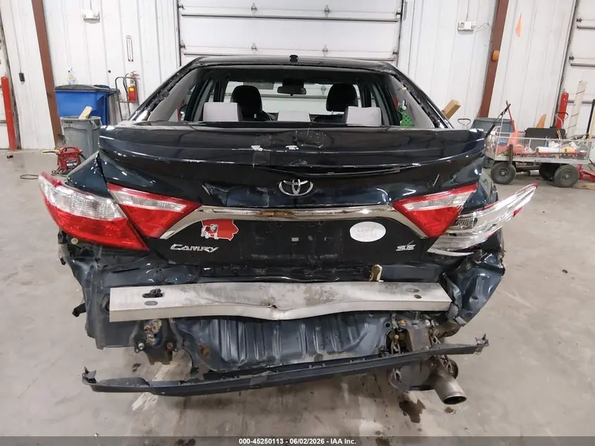 2016 TOYOTA CAMRY SE