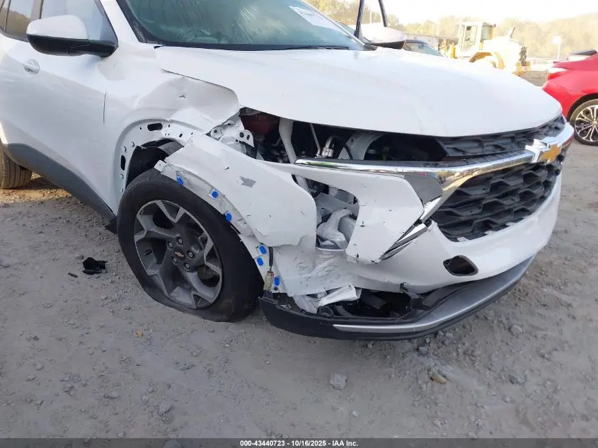 2025 CHEVROLET TRAX FWD LT