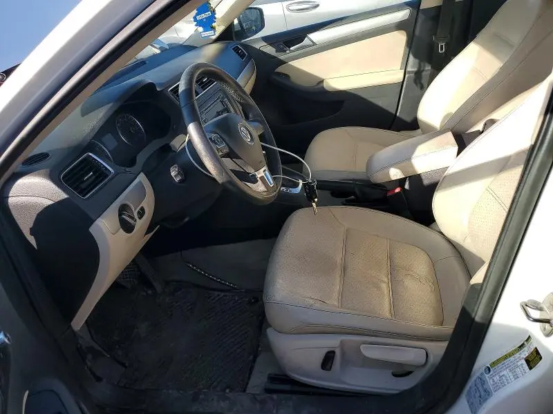 2013 VOLKSWAGEN JETTA SE  