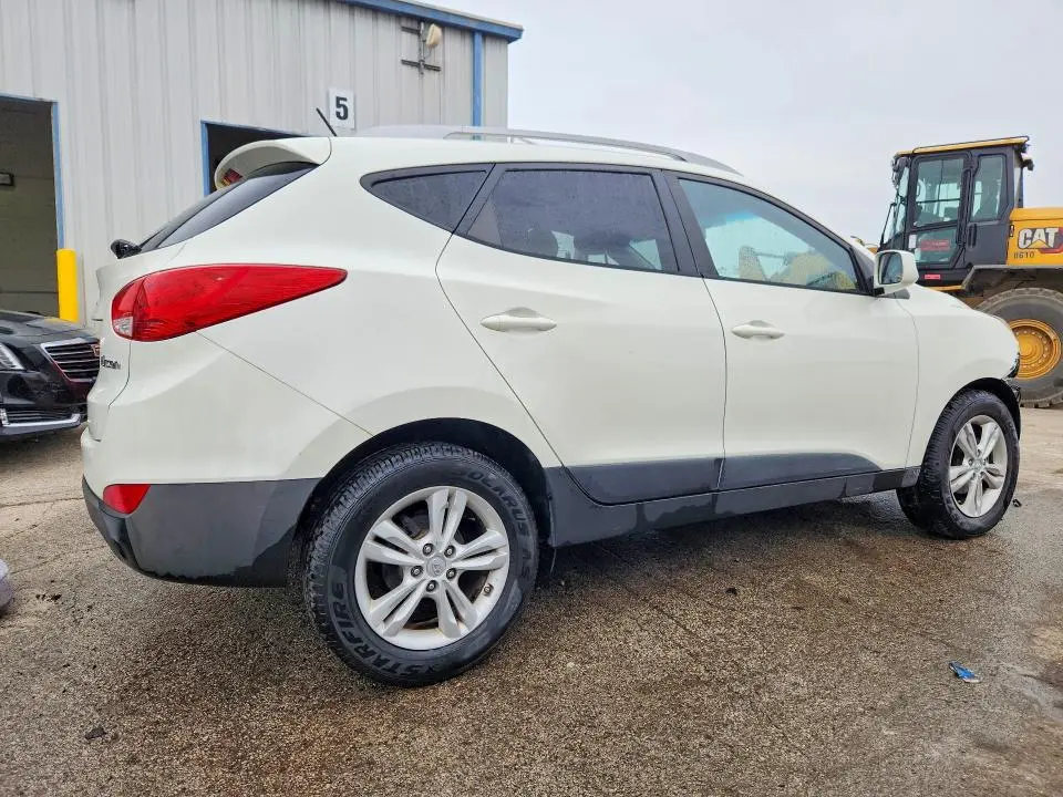 2010 HYUNDAI TUCSON GLS  