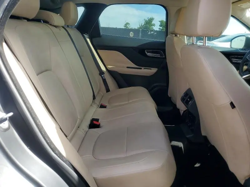 2017 JAGU F-PACE PRE   