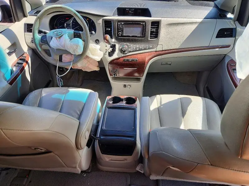 2014 TOYOTA SIENNA XLE 8-PASSENGER  