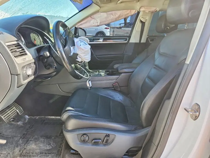2015 VOLKSWAGEN TOUAREG V6  