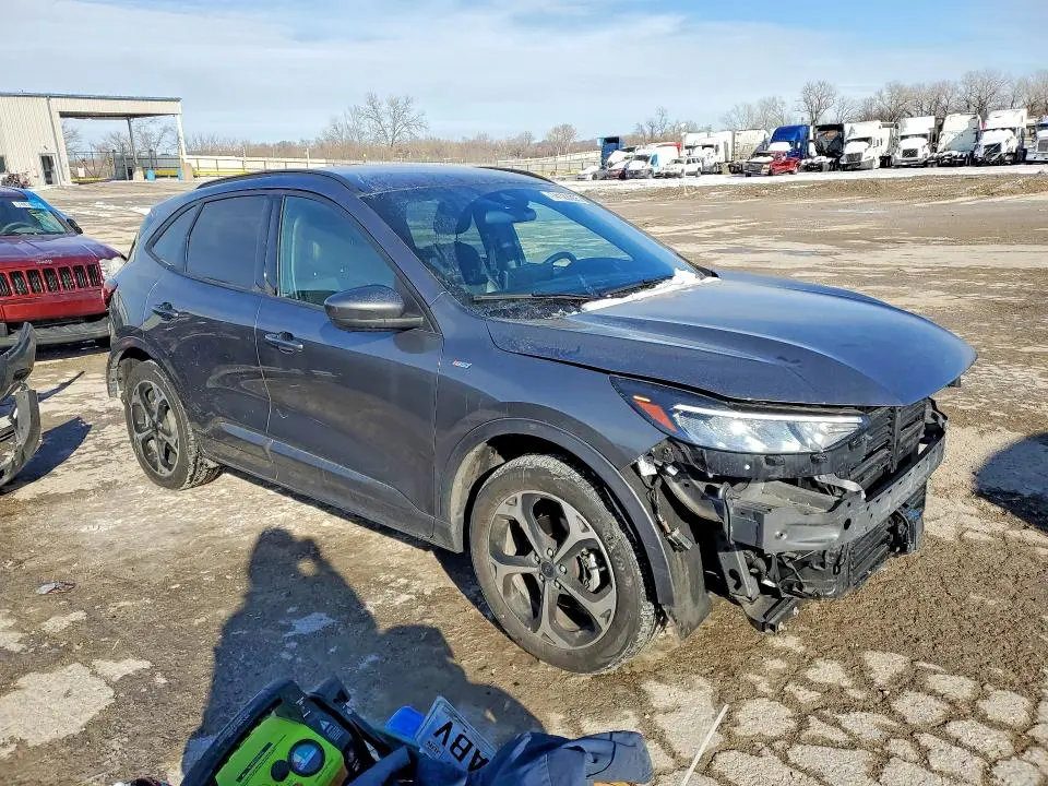 2023 FORD ESCAPE ST LINE SELECT  