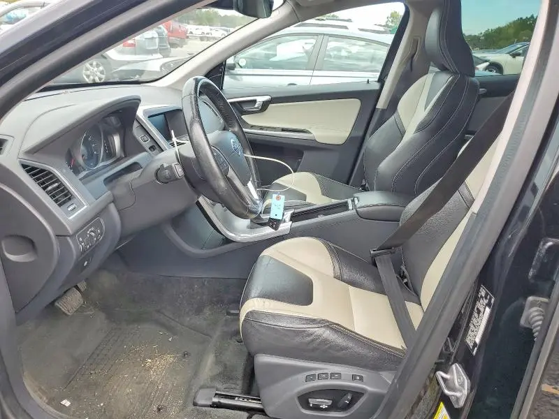 2017 VOLVO XC60 T5 DYNAMIC  