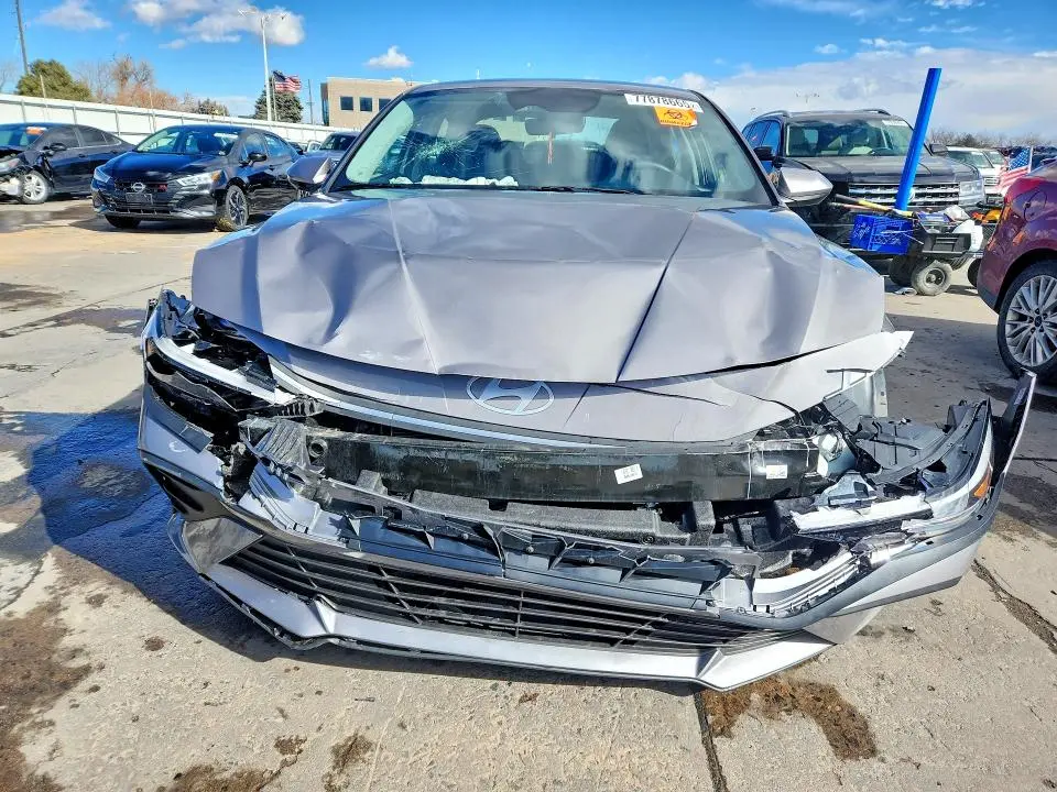 2024 HYUNDAI ELANTRA SE  