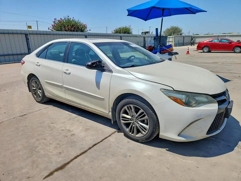 2015 TOYOTA CAMRY SE  