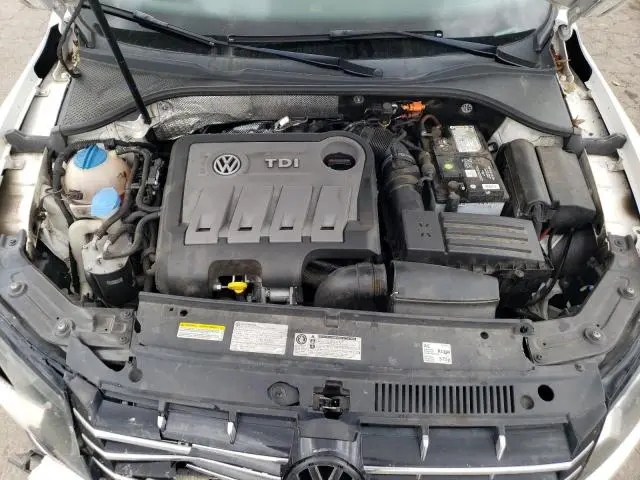 2013 VOLKSWAGEN PASSAT SE  