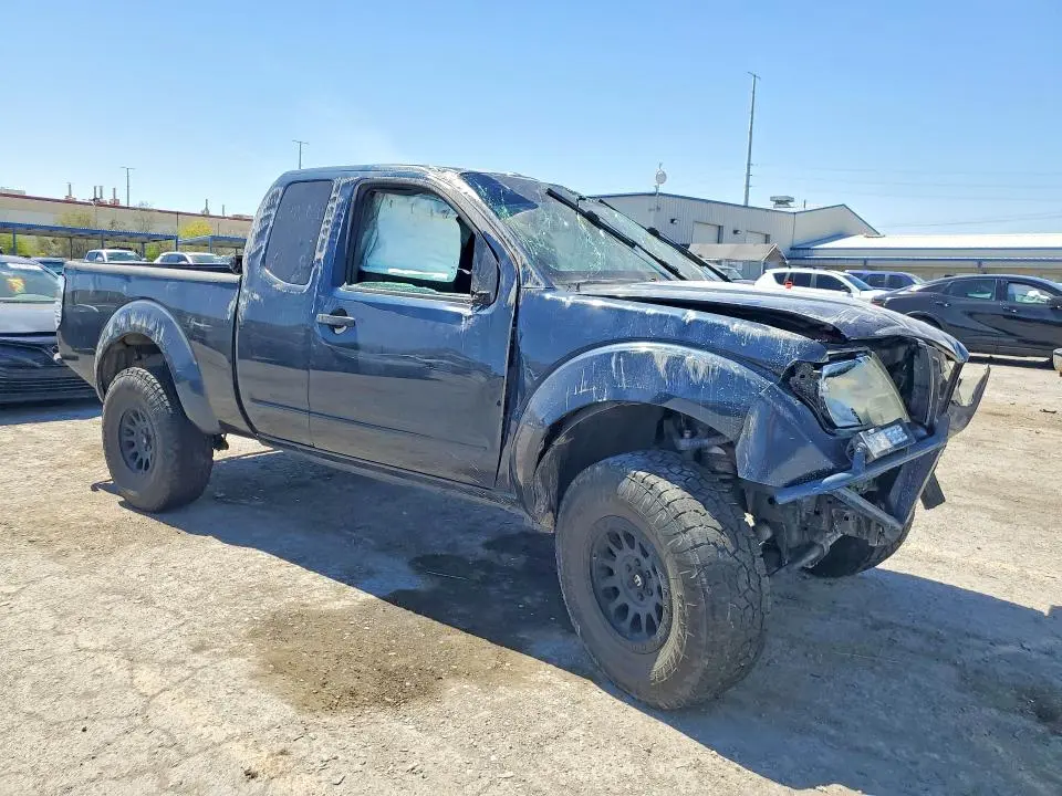 2015 NISSAN FRONTIER SV V6  