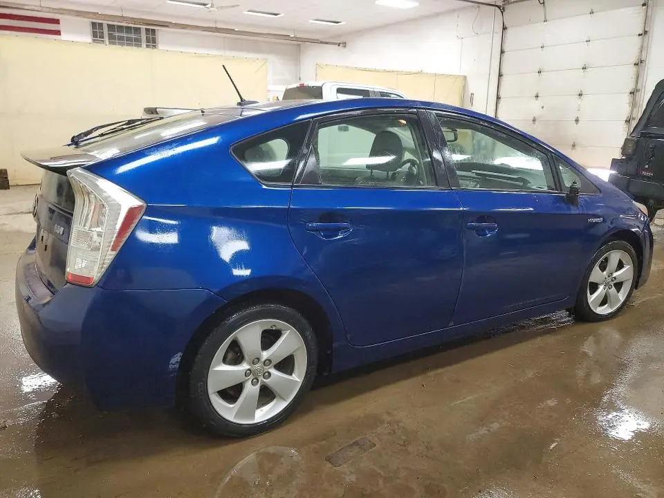 2010 TOYOTA PRIUS V  
