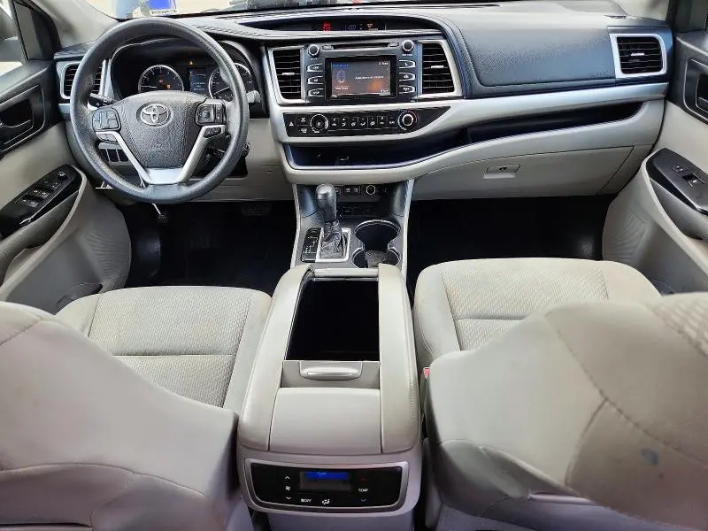 2018 TOYOTA HIGHLANDER LE  