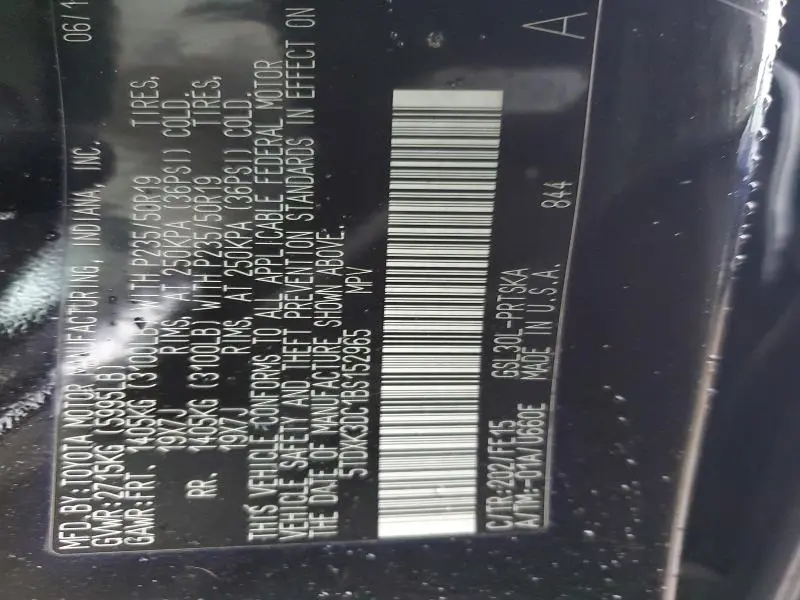 2011 TOYOTA SIENNA SE 8-PASSENGER  