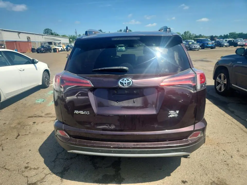 2018 TOYOTA RAV4 XLE  