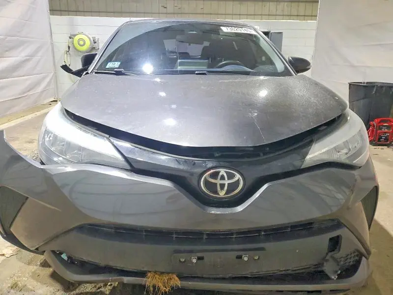 2021 TOYOTA C-HR XLE  