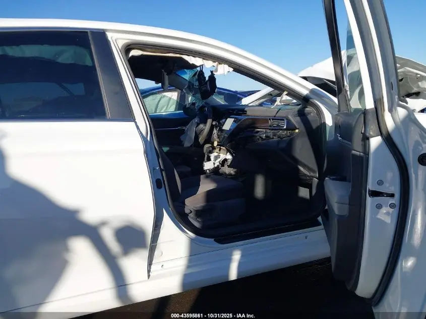 2018 TOYOTA CAMRY LE