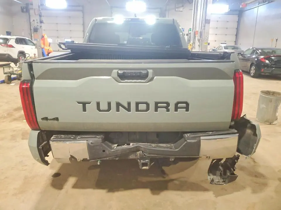 2024 TOYOTA TUNDRA SR5  