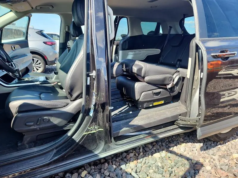 2024 KIA CARNIVAL LX  