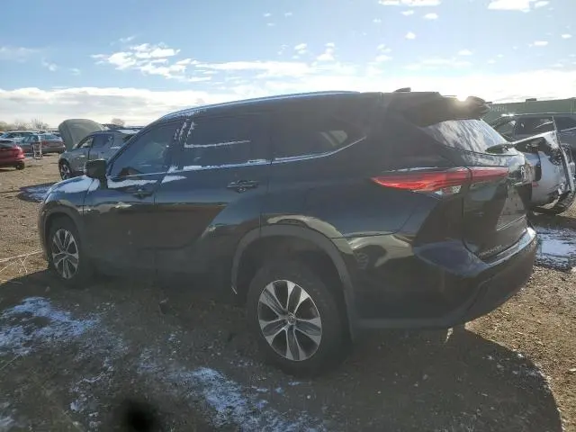 2021 TOYOTA HIGHLANDER XLE  