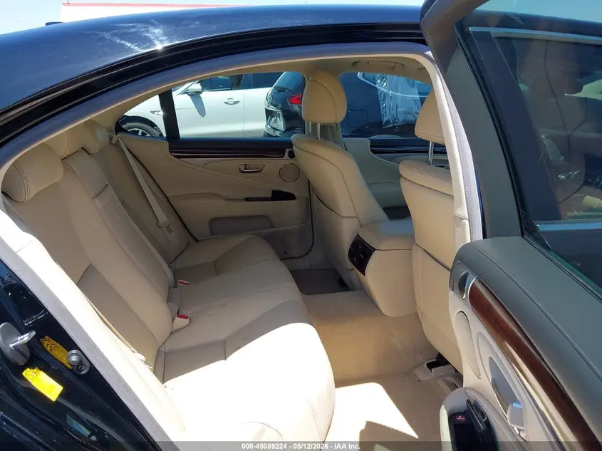 2015 LEXUS LS 460  