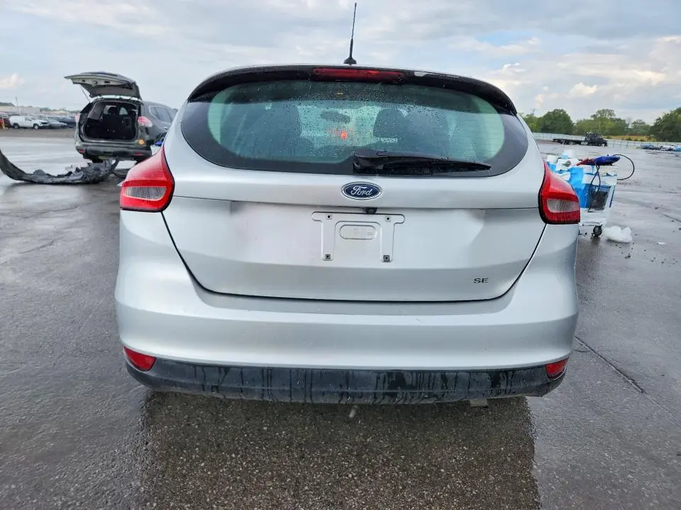 2015 FORD FOCUS SE  