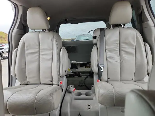 2012 TOYOTA SIENNA XLE  