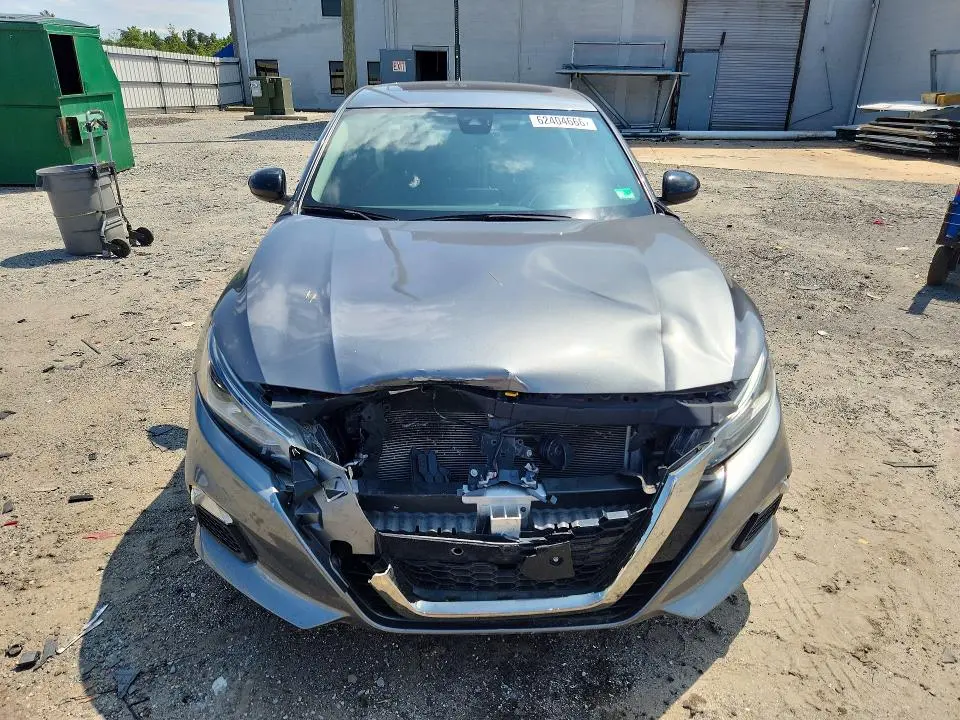 2021 NISSAN ALTIMA SR  