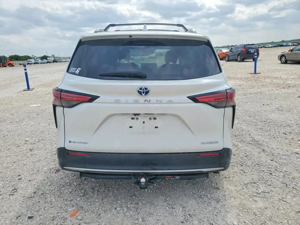 2025 TOYOTA SIENNA   
