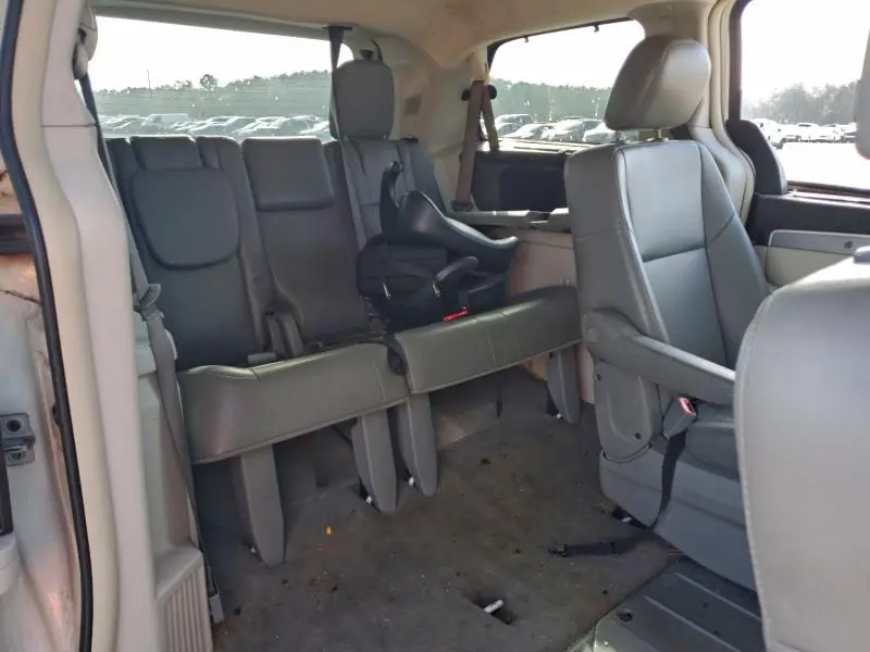 2011 VOLKSWAGEN ROUTAN SE  