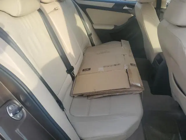 2012 VOLKSWAGEN JETTA SE  