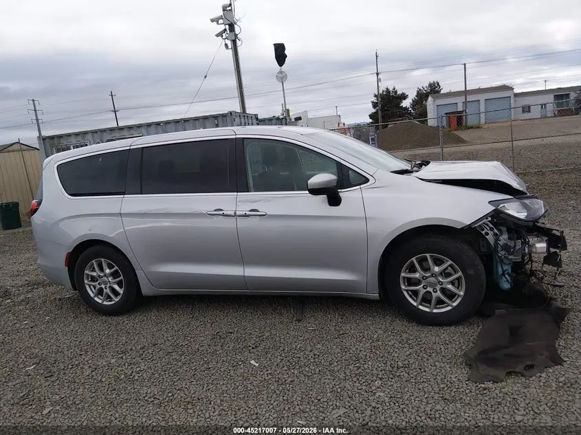 2023 CHRYSLER VOYAGER LX