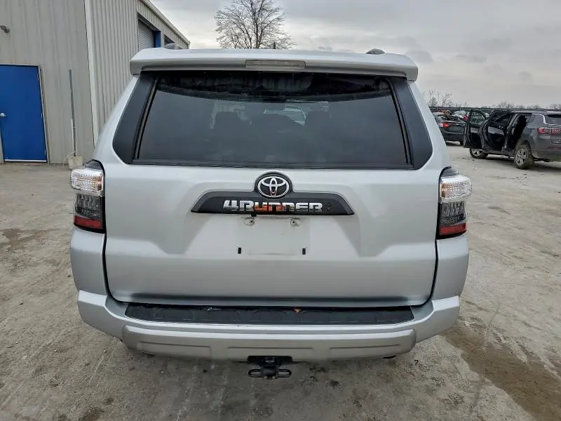 2023 TOYOTA 4RUNNER SE  