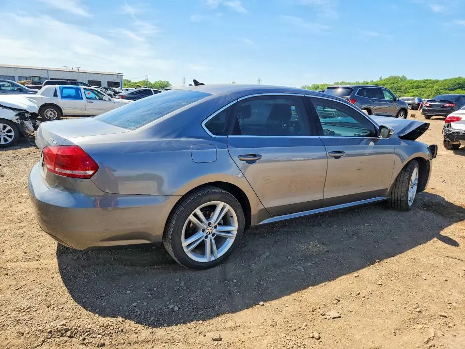 2015 VOLKSWAGEN PASSAT SE  