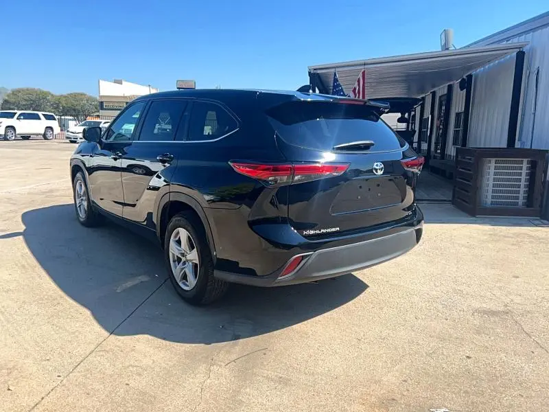 2023 TOYOTA HIGHLANDER LE  