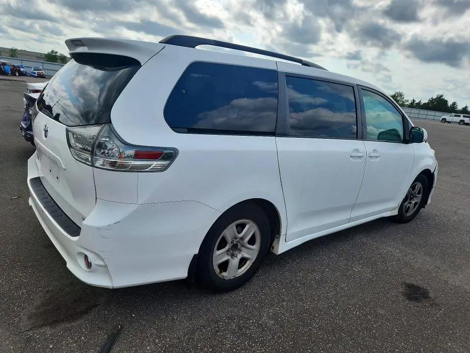2011 TOYOTA SIENNA SPORT  
