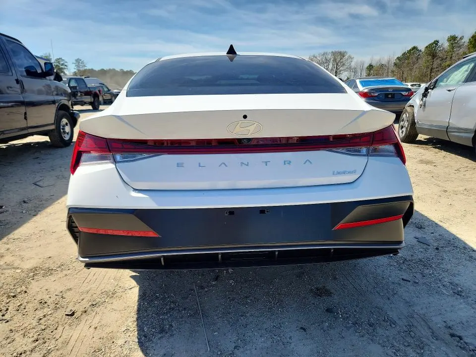 2026 HYUNDAI ELANTRA LIMITED  