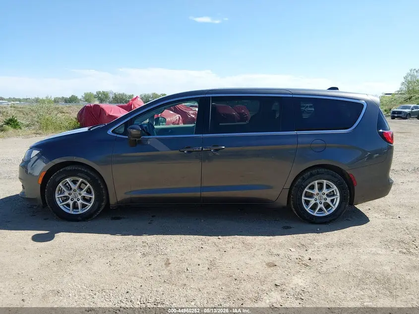 2022 CHRYSLER VOYAGER LX