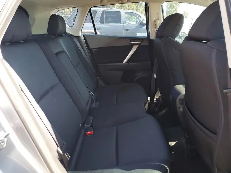 2011 MAZDA 3 S  