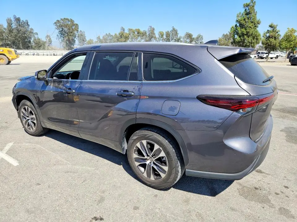 2024 TOYOTA HIGHLANDER XLE  