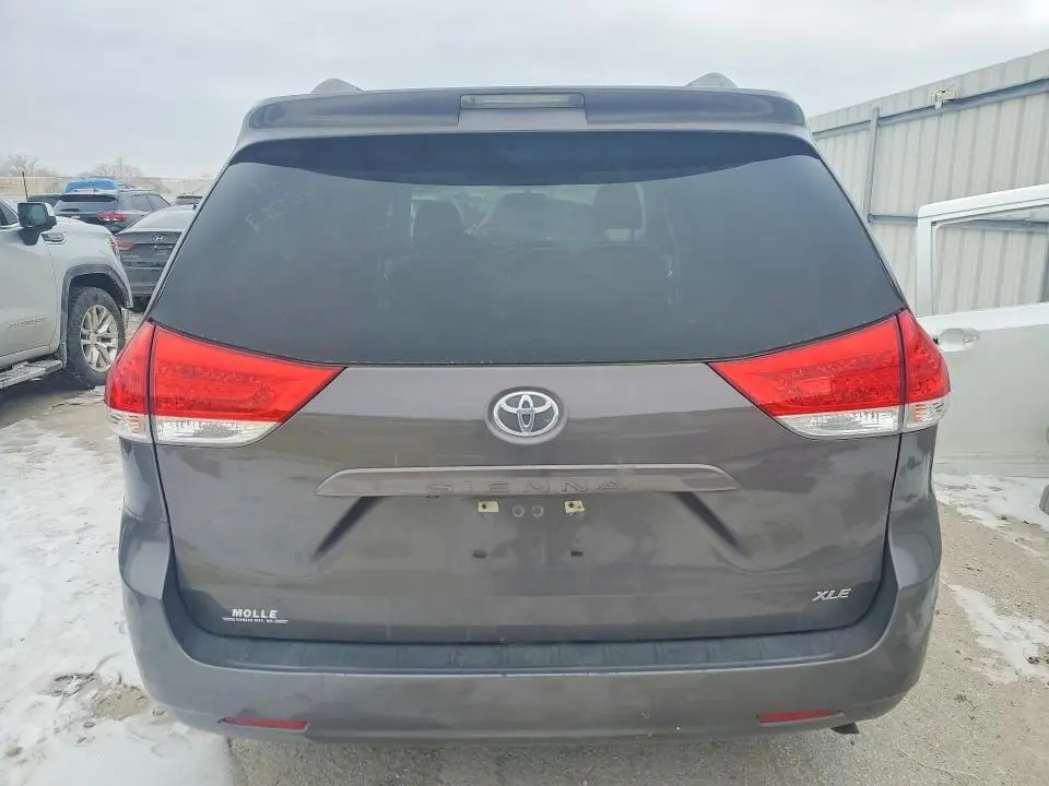 2012 TOYOTA SIENNA XLE  