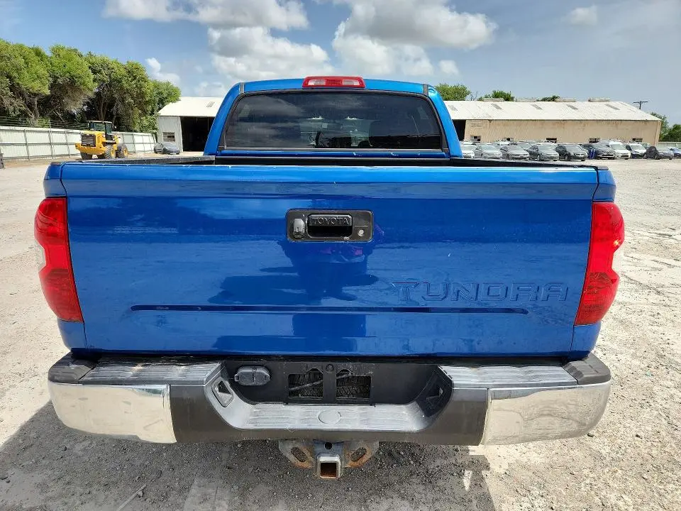 2017 TOYOTA TUNDRA CREWMAX SR5  