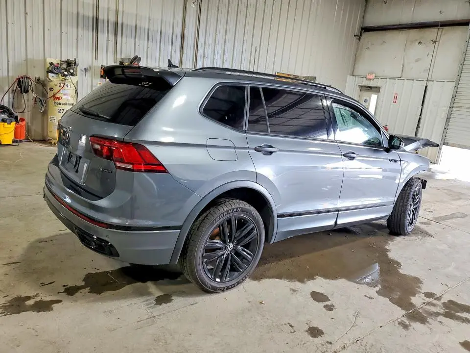 2022 VOLKSWAGEN TIGUAN SE R-LINE BLACK  