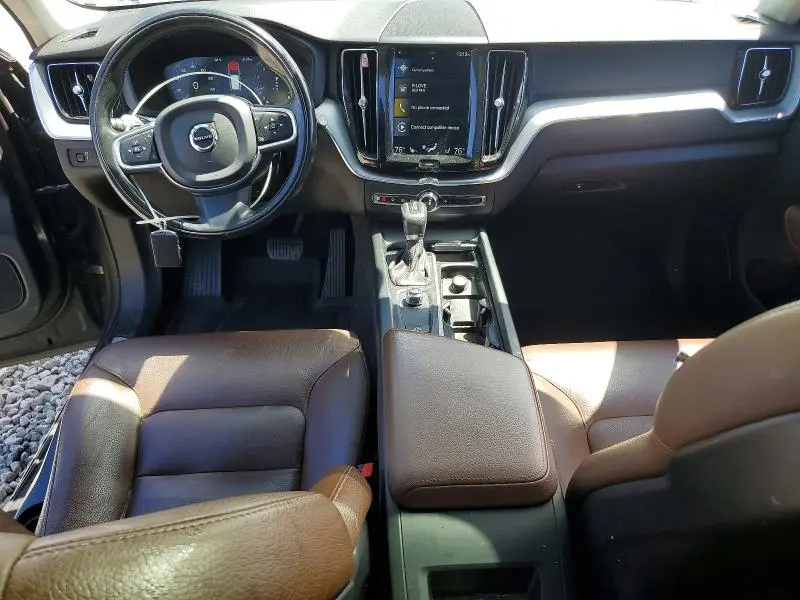 2018 VOLVO XC60 T5 MOMENTUM  